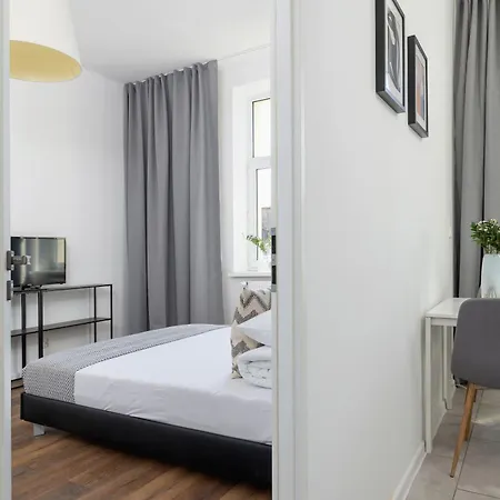 شقة 2-bedroom - Dluga 65 *